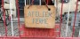 pancarte affichant la mention "atelier fermé" devant l'atelier Dynamo